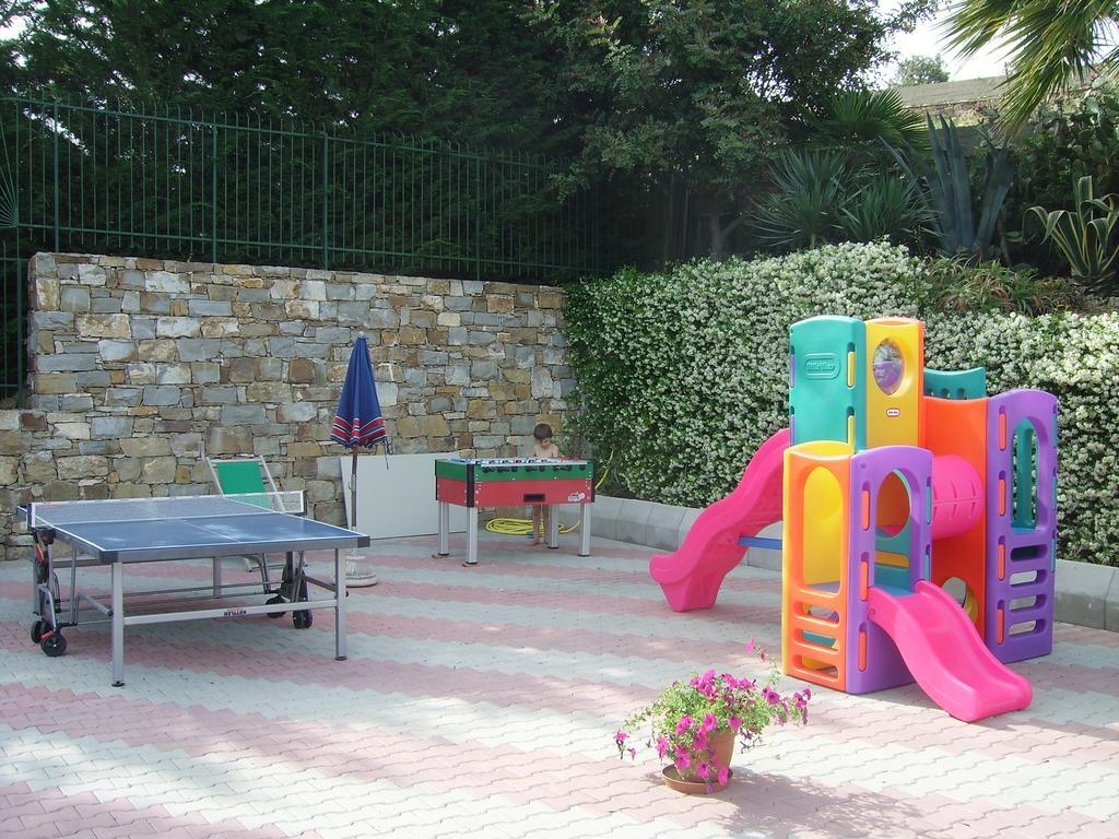 Residence La Carruba Diano Marina Buitenkant foto