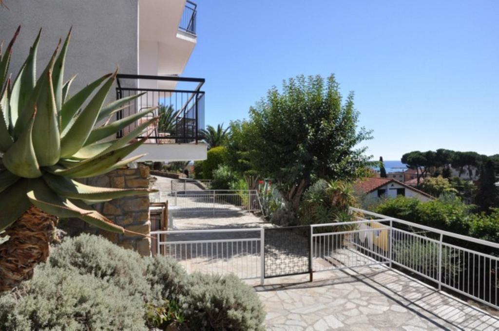 Residence La Carruba Diano Marina Buitenkant foto