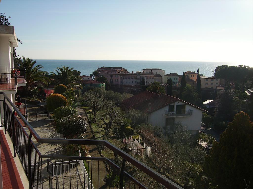 Residence La Carruba Diano Marina Buitenkant foto