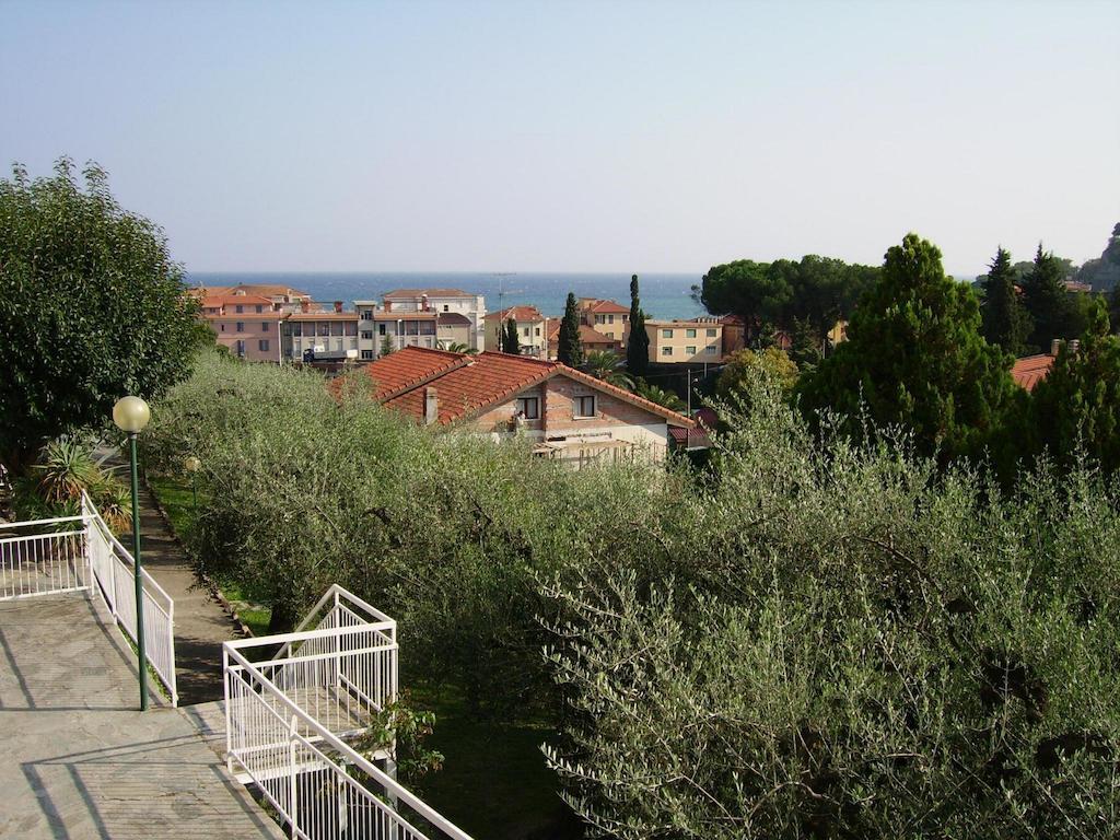 Residence La Carruba Diano Marina Buitenkant foto
