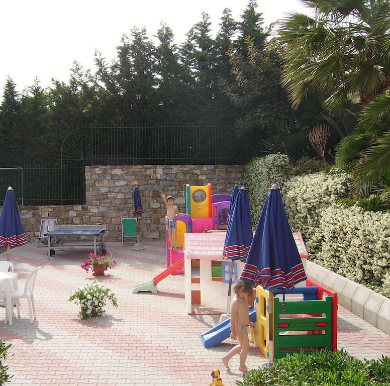Residence La Carruba Diano Marina Buitenkant foto