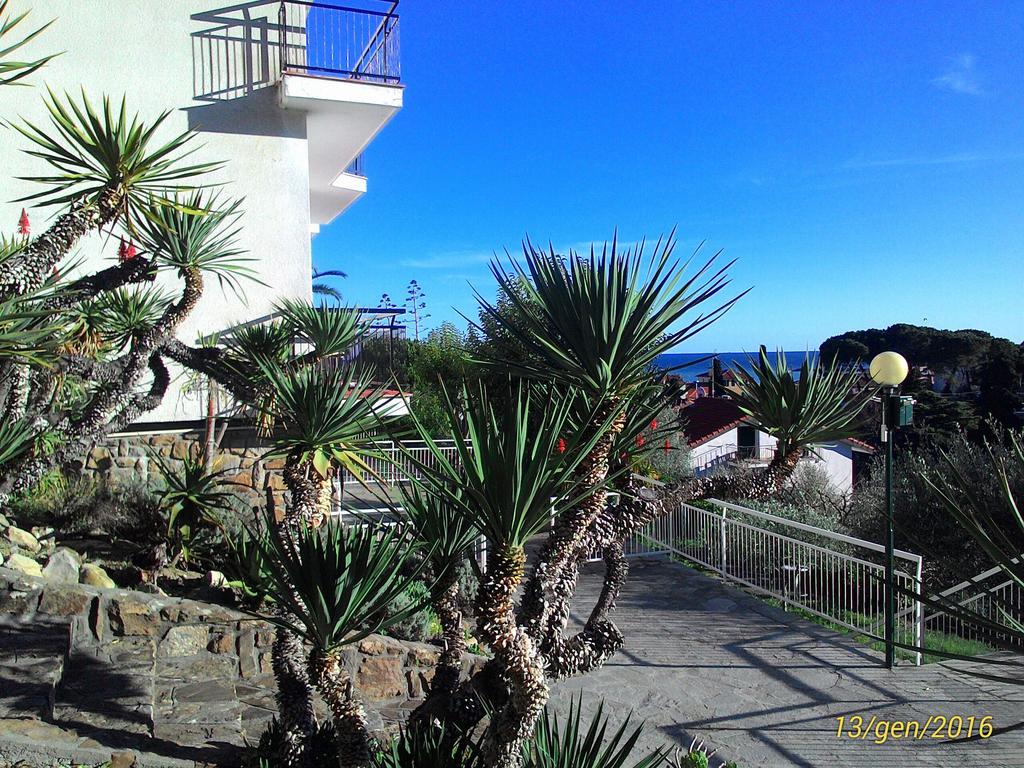 Residence La Carruba Diano Marina Buitenkant foto
