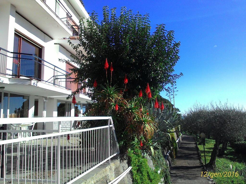 Residence La Carruba Diano Marina Buitenkant foto