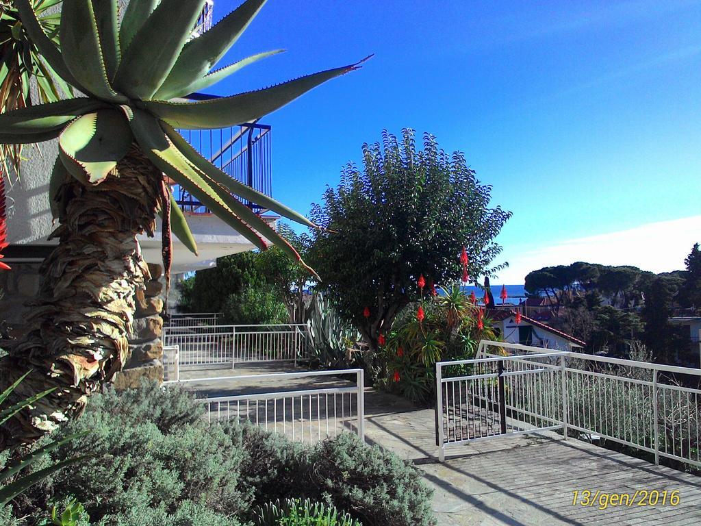 Residence La Carruba Diano Marina Buitenkant foto