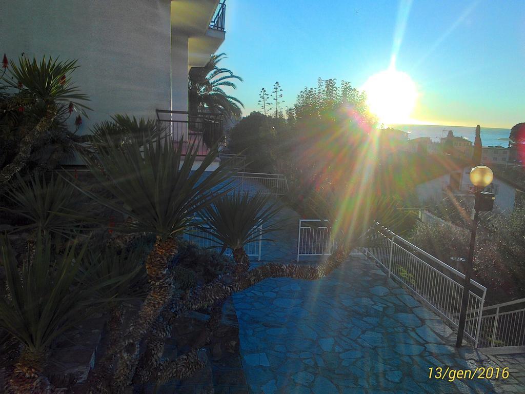 Residence La Carruba Diano Marina Buitenkant foto
