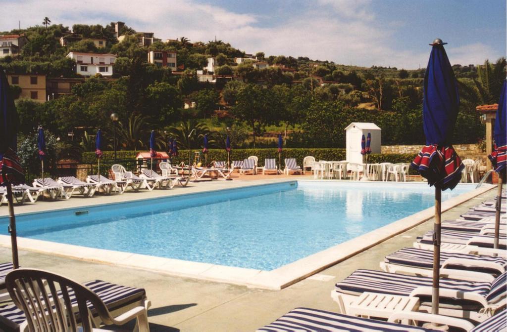 Residence La Carruba Diano Marina Buitenkant foto
