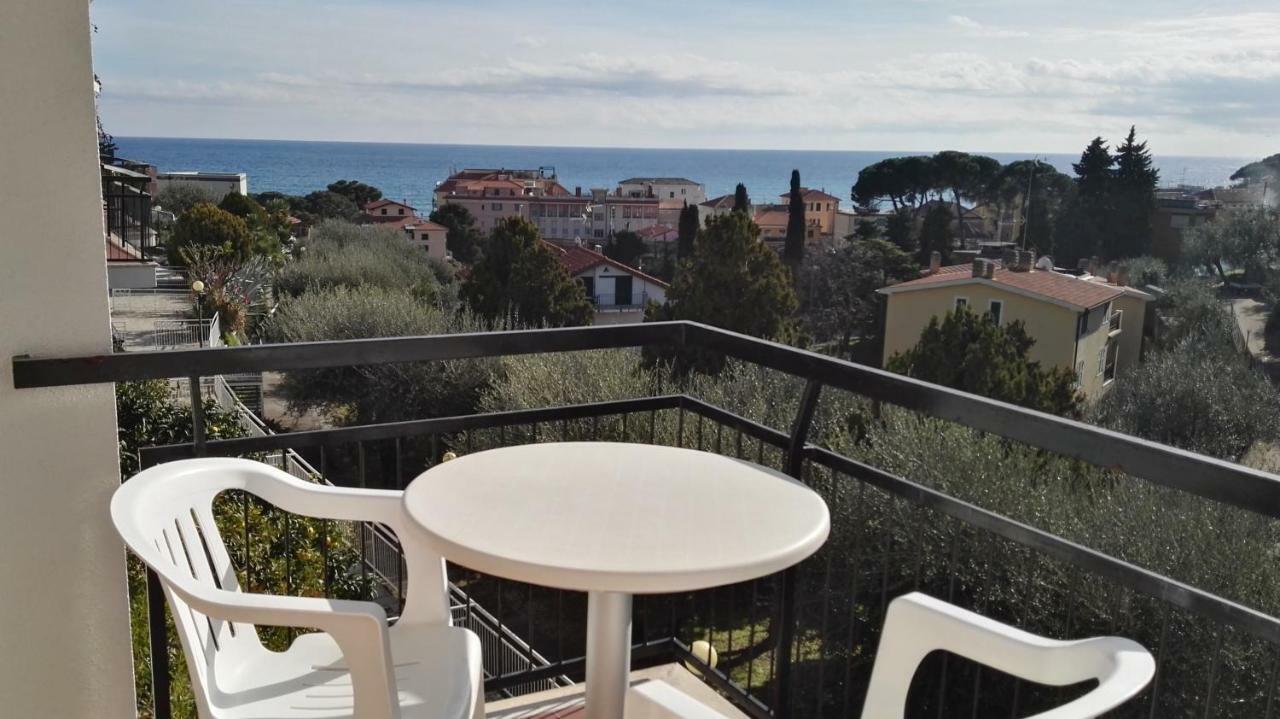 Residence La Carruba Diano Marina Buitenkant foto